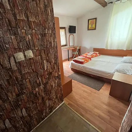 Guestrooms Ross Penzion